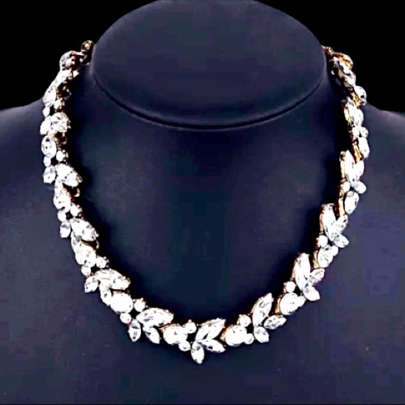 NWT Gorgeous Crystal Wreath, Chunky, Collar Necklace! - Picture 2 of 5